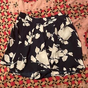 Really cute skort! Very fun for summer time and super great quality.